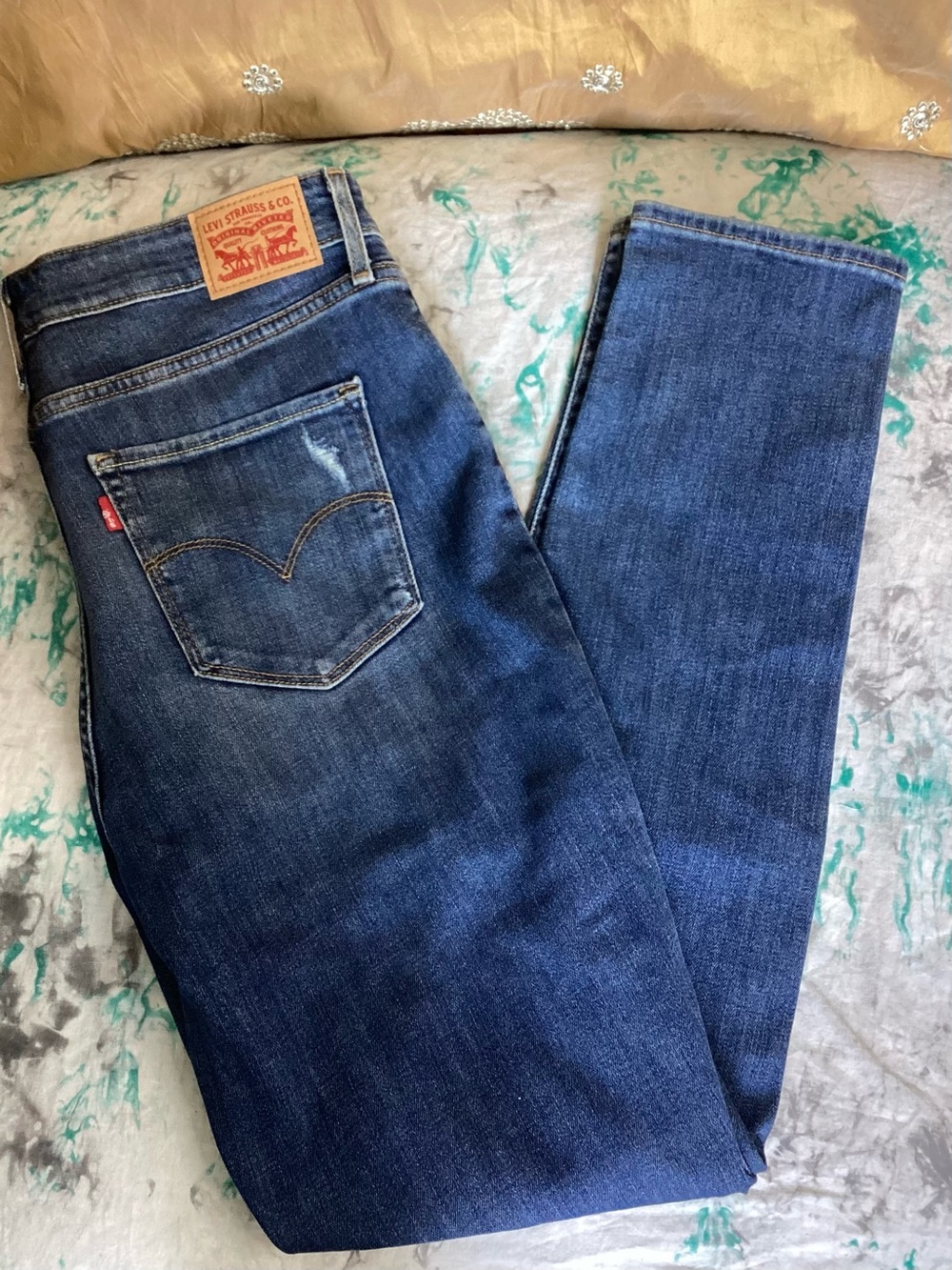 Levi's 721 High Rise Dark Blue Straight Skinny Jeans EUC 33